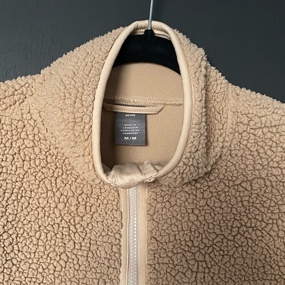 Joe Fresh Zip Up Sherpa - Size Medium - Picture 4 of 8